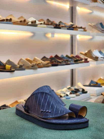 صورة شرقي جلد فاخر منقوش مديل س82